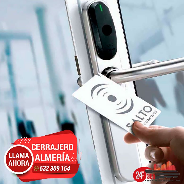 Cerrajero en Alquián con formación actualizada para instalar sistemas digitales inteligentes de seguridad en El Alquián.